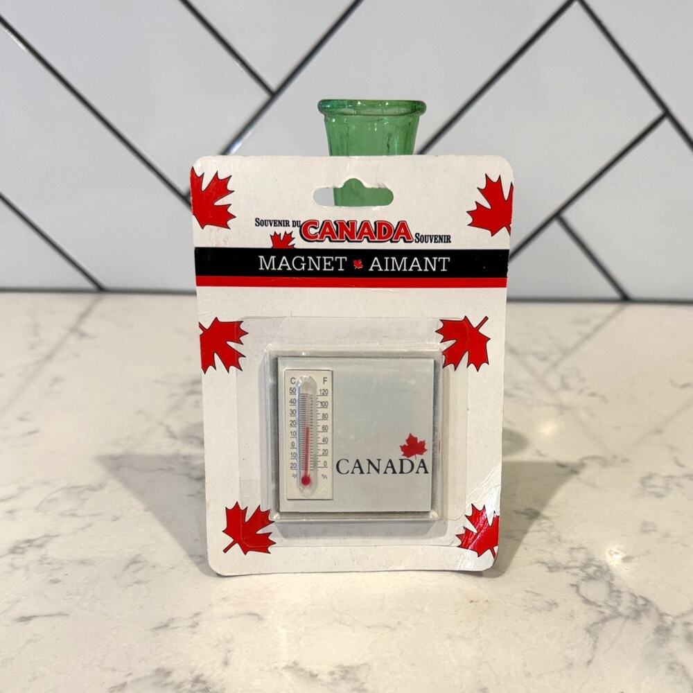 Canada souvenir refrigerator magnet thermometer Celsius Fahrenheit scale